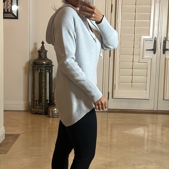 💕Cute Hoodie💕 - Picture 2 of 5